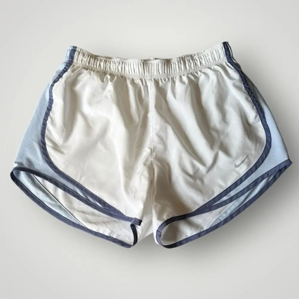 🎉5 for $45🎉Nike Shorts Women Size L White